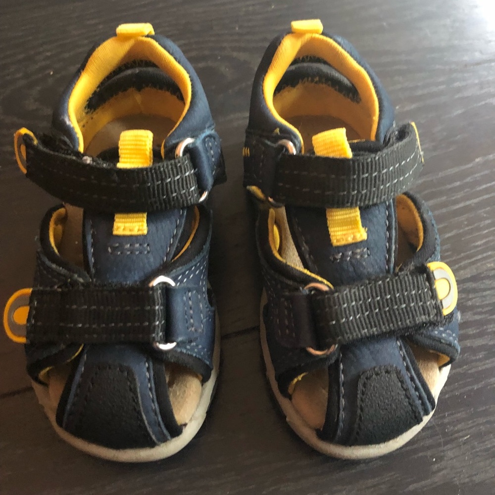 Worn Once Umi size 20 boys sandals - like new!